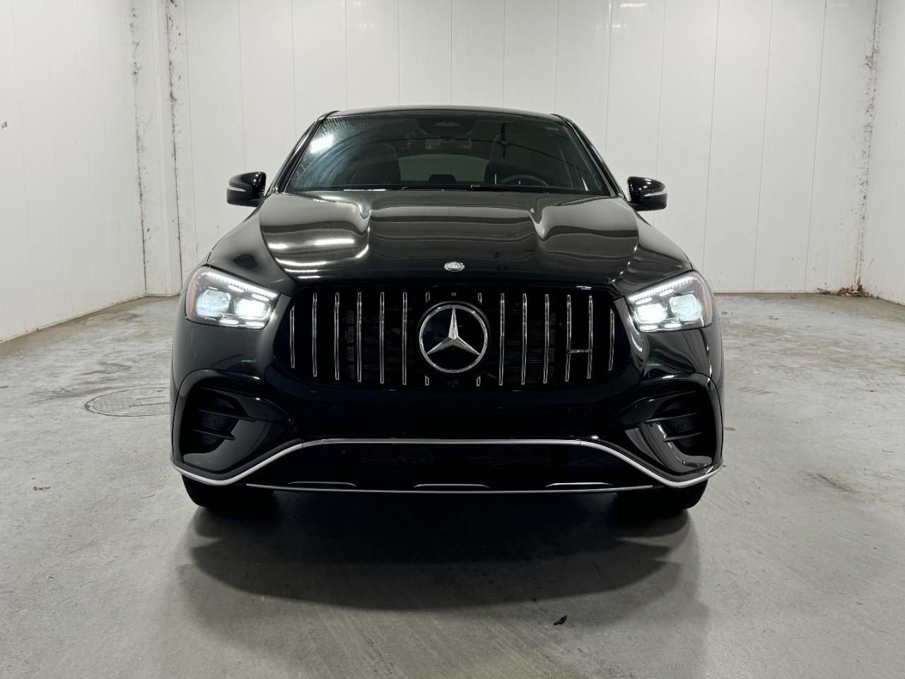 Mercedes-Benz GLE Vehicle Full-screen Gallery Image 7