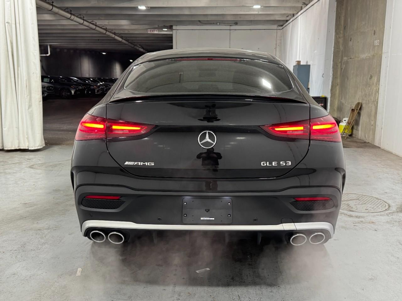 Mercedes-Benz GLE Vehicle Full-screen Gallery Image 9