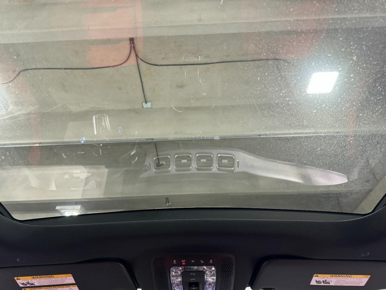 Mercedes-Benz GLE Vehicle Full-screen Gallery Image 11