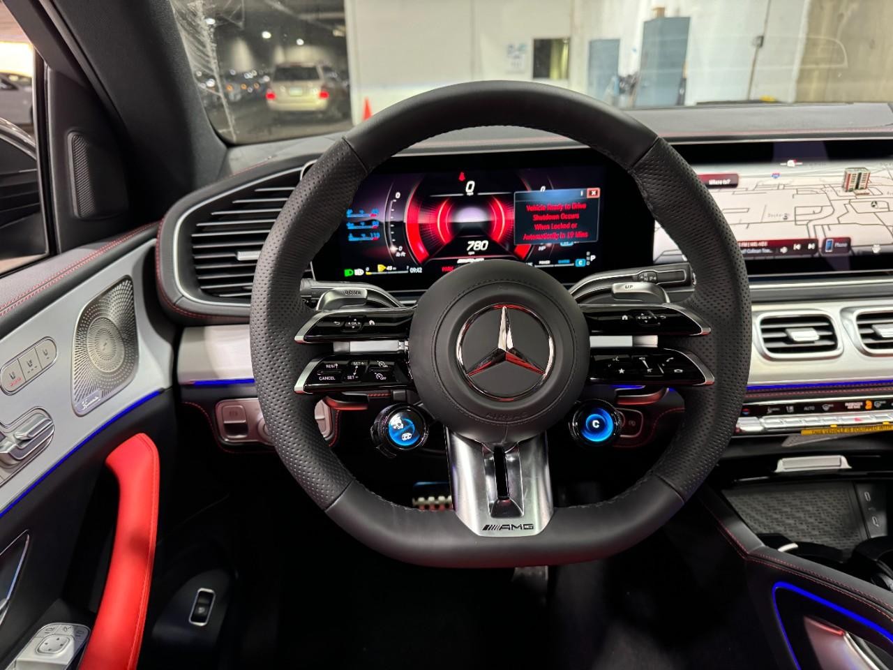 Mercedes-Benz GLE Vehicle Full-screen Gallery Image 13