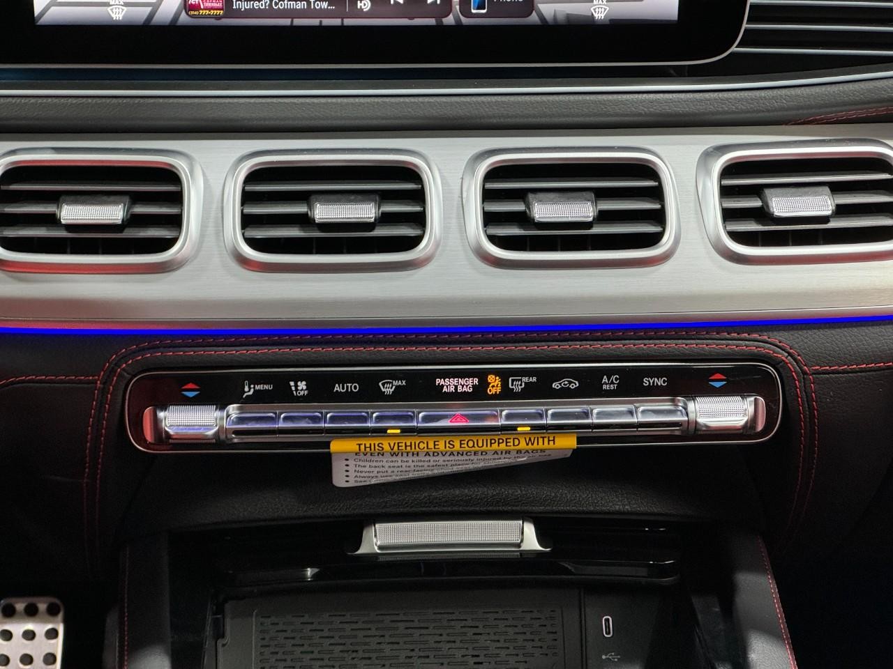 Mercedes-Benz GLE Vehicle Full-screen Gallery Image 15