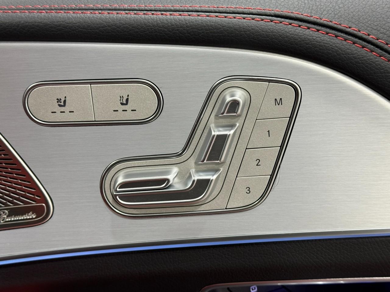 Mercedes-Benz GLE Vehicle Full-screen Gallery Image 21