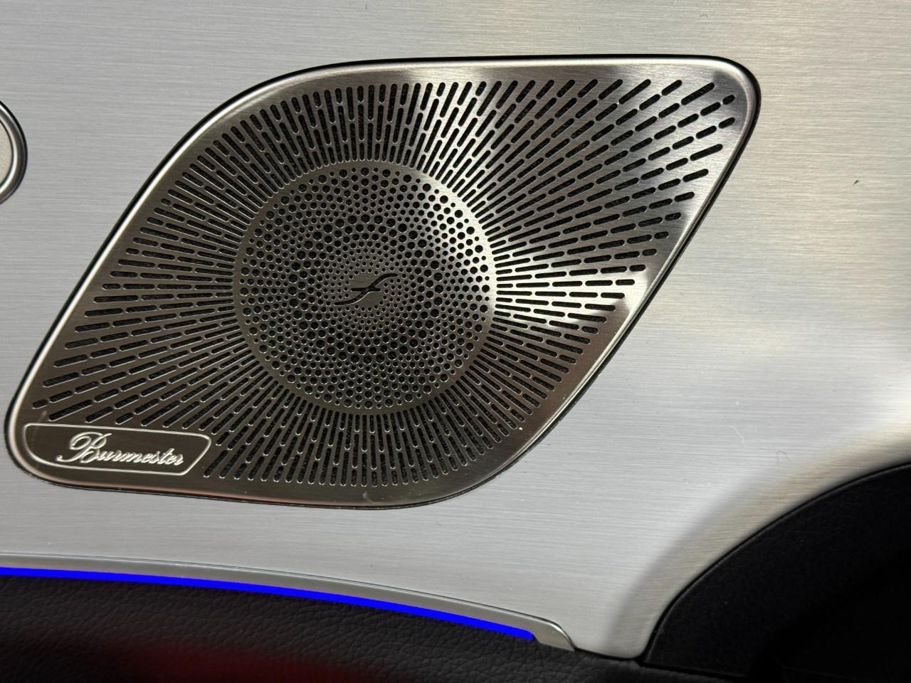 Mercedes-Benz GLE Vehicle Full-screen Gallery Image 24