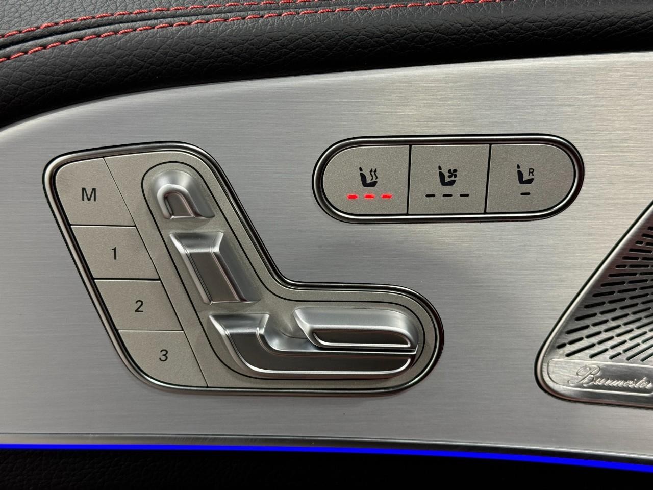 Mercedes-Benz GLE Vehicle Full-screen Gallery Image 25