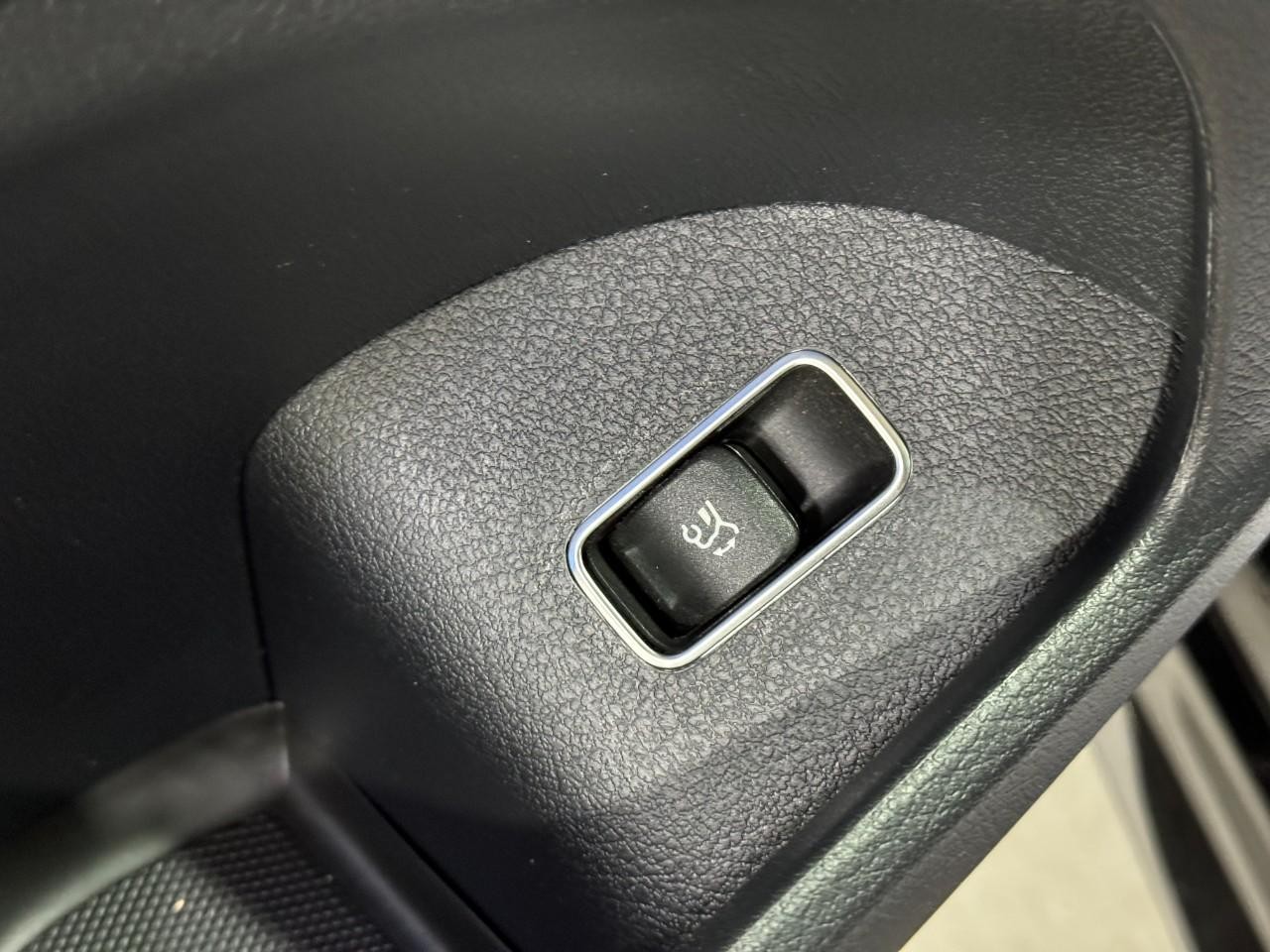 Mercedes-Benz GLE Vehicle Full-screen Gallery Image 28