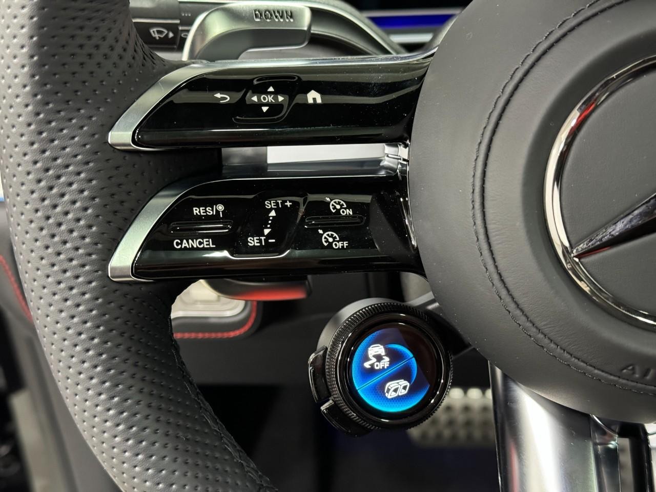 Mercedes-Benz GLE Vehicle Full-screen Gallery Image 33