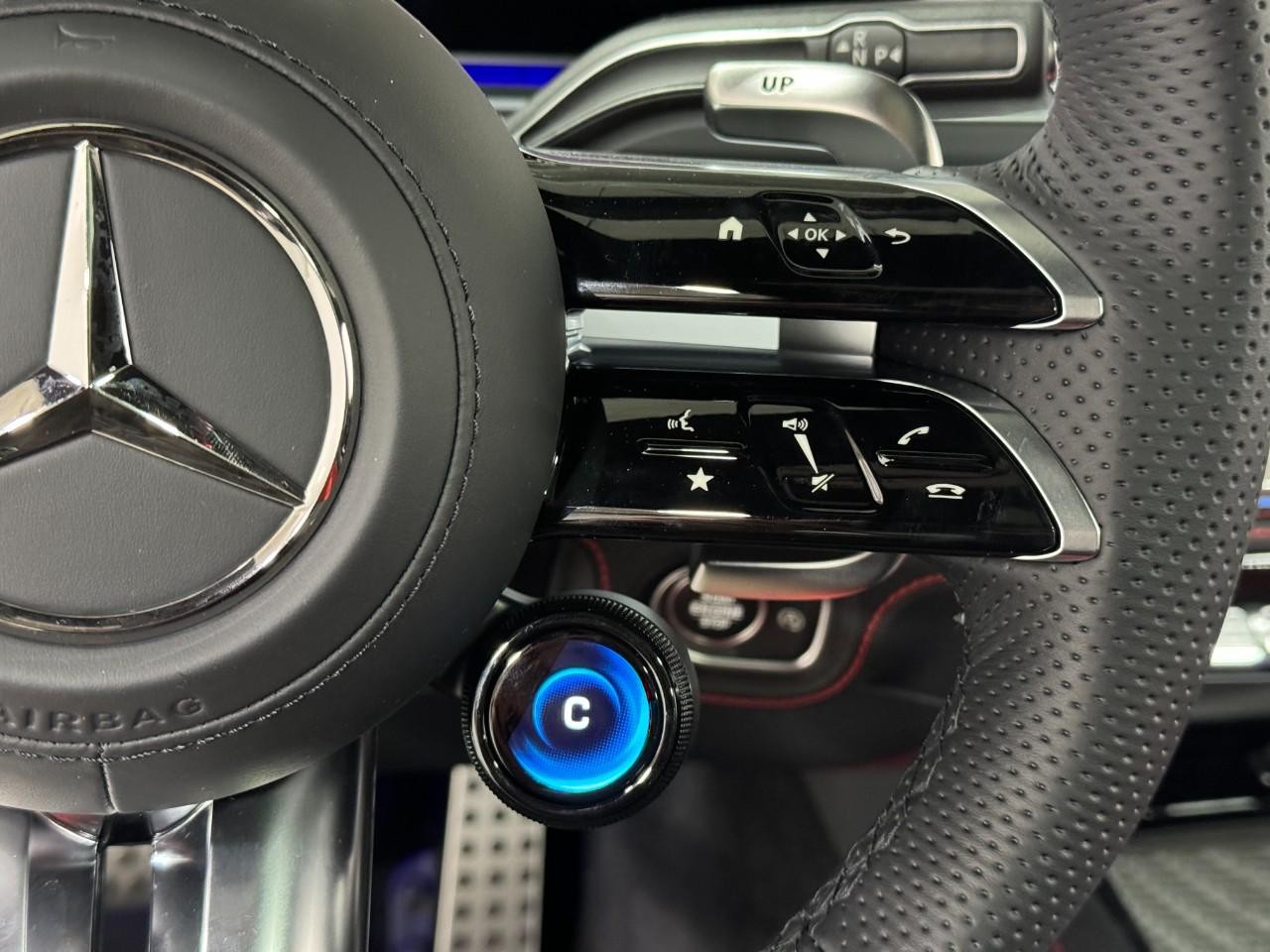 Mercedes-Benz GLE Vehicle Full-screen Gallery Image 34