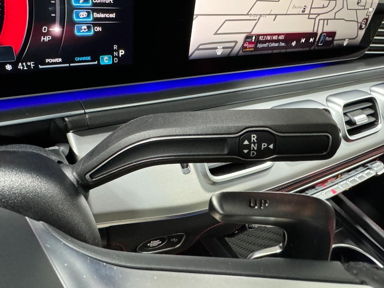 Mercedes-Benz GLE Vehicle Full-screen Gallery Image 36