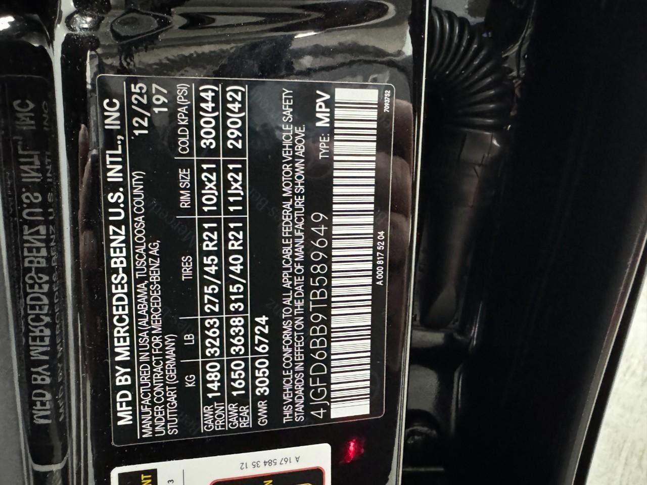 Mercedes-Benz GLE Vehicle Full-screen Gallery Image 38