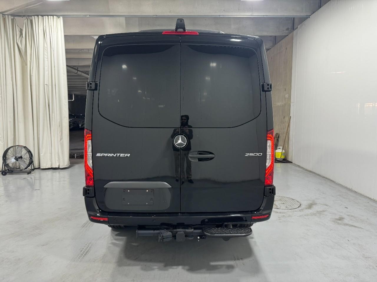 Mercedes-Benz Sprinter Passenger Van Vehicle Full-screen Gallery Image 8