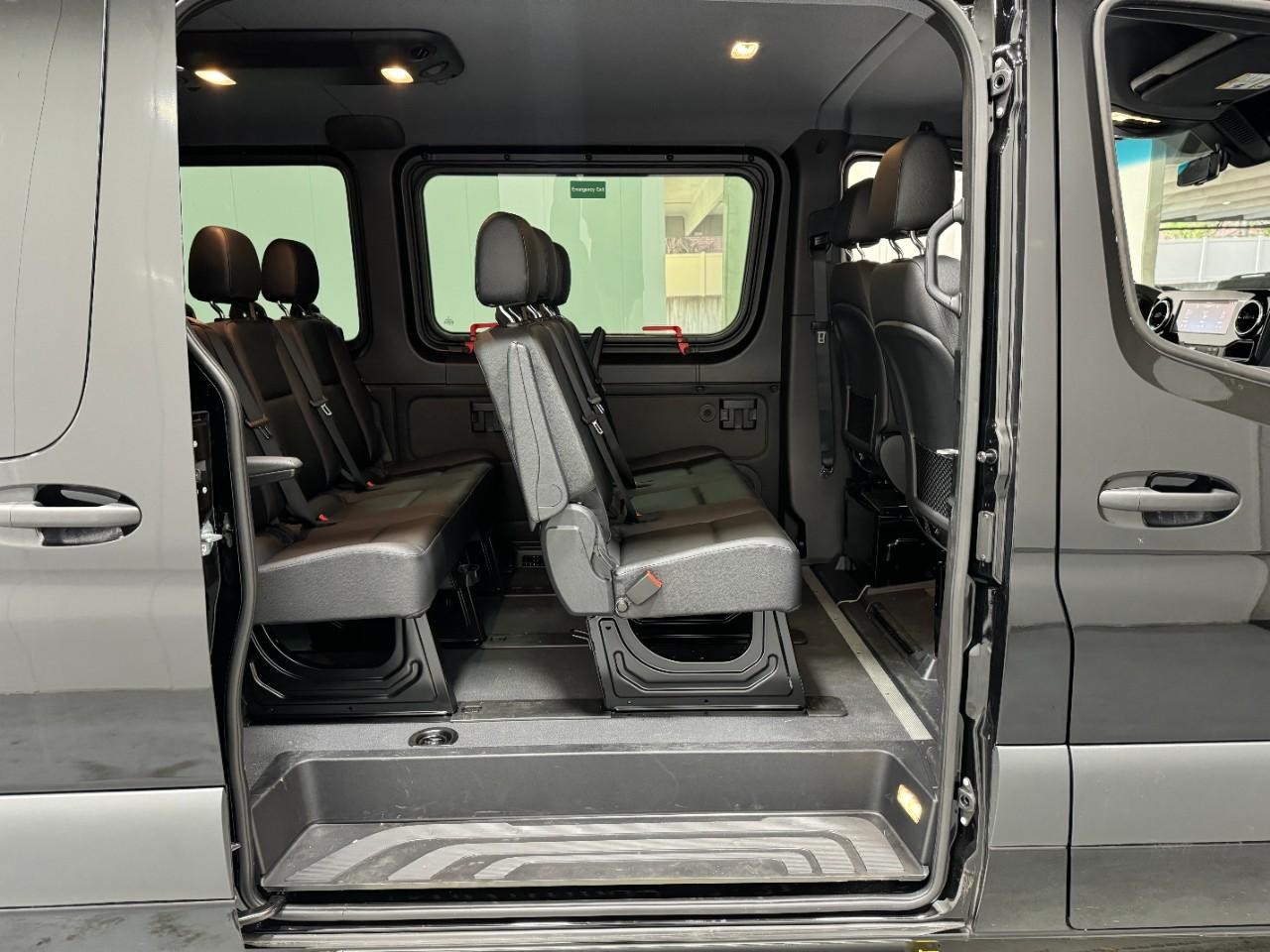 Mercedes-Benz Sprinter Passenger Van Vehicle Full-screen Gallery Image 10