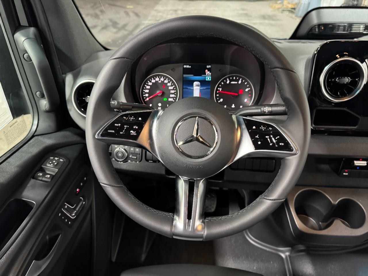 Mercedes-Benz Sprinter Passenger Van Vehicle Full-screen Gallery Image 15