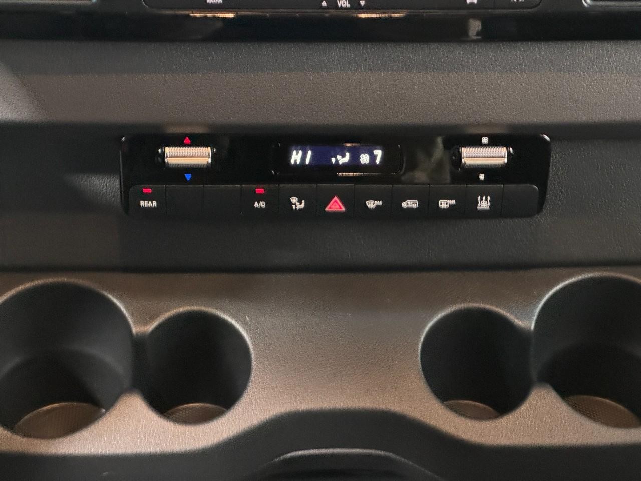 Mercedes-Benz Sprinter Passenger Van Vehicle Full-screen Gallery Image 17