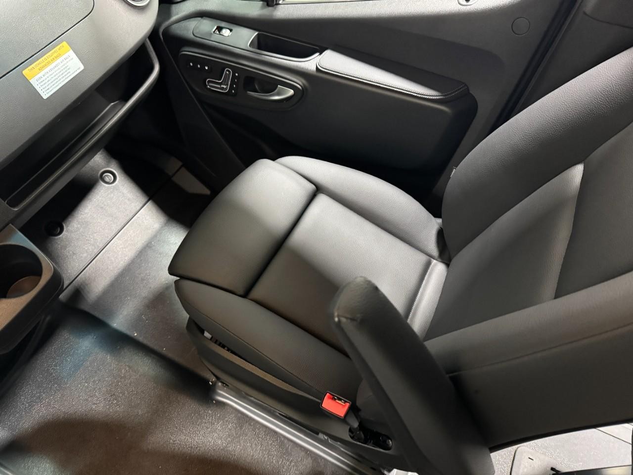 Mercedes-Benz Sprinter Passenger Van Vehicle Full-screen Gallery Image 18