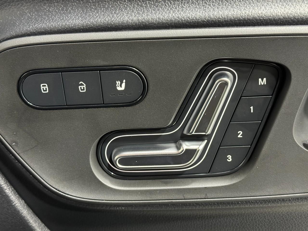 Mercedes-Benz Sprinter Passenger Van Vehicle Full-screen Gallery Image 23