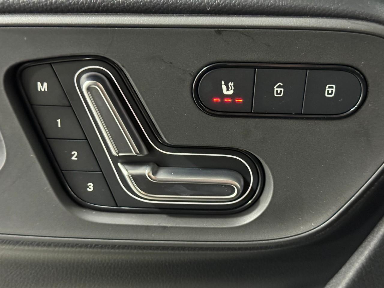 Mercedes-Benz Sprinter Passenger Van Vehicle Full-screen Gallery Image 25