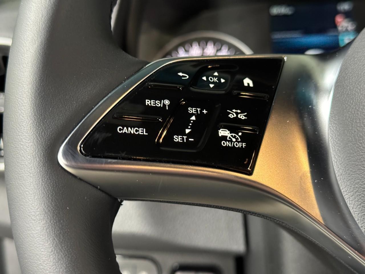 Mercedes-Benz Sprinter Passenger Van Vehicle Full-screen Gallery Image 30