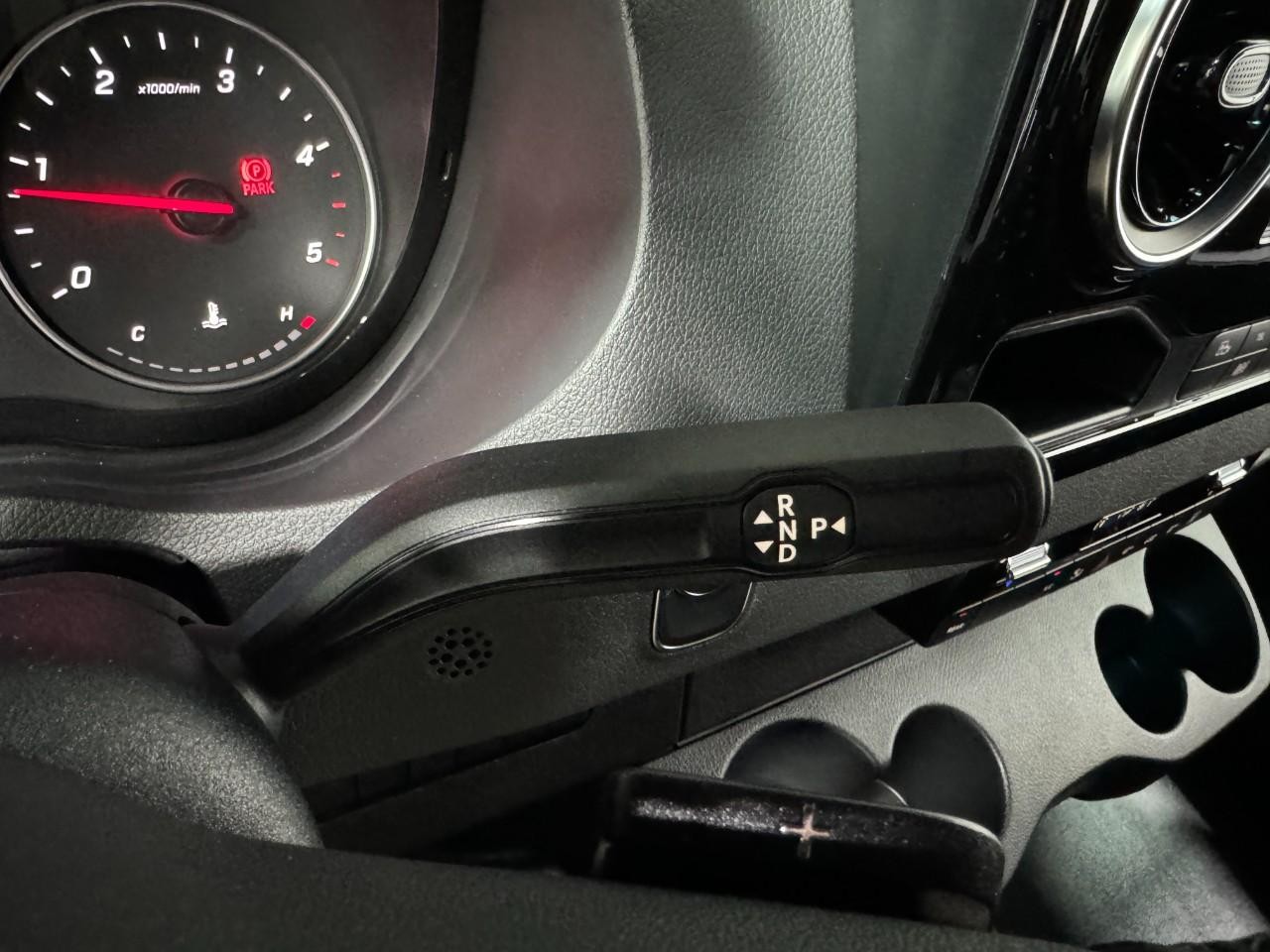 Mercedes-Benz Sprinter Passenger Van Vehicle Full-screen Gallery Image 33