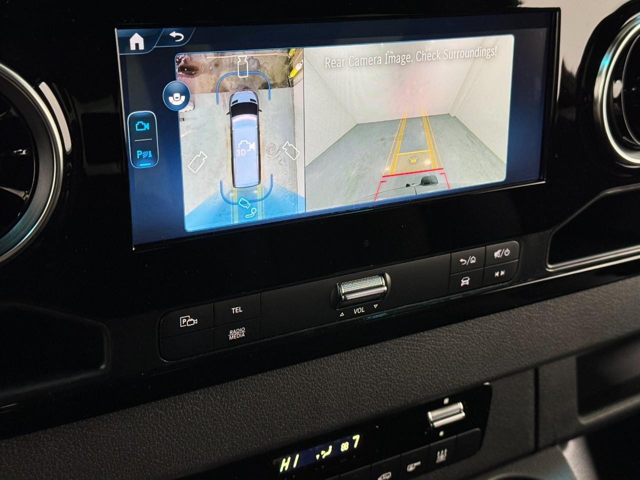 Mercedes-Benz Sprinter Passenger Van Vehicle Full-screen Gallery Image 34