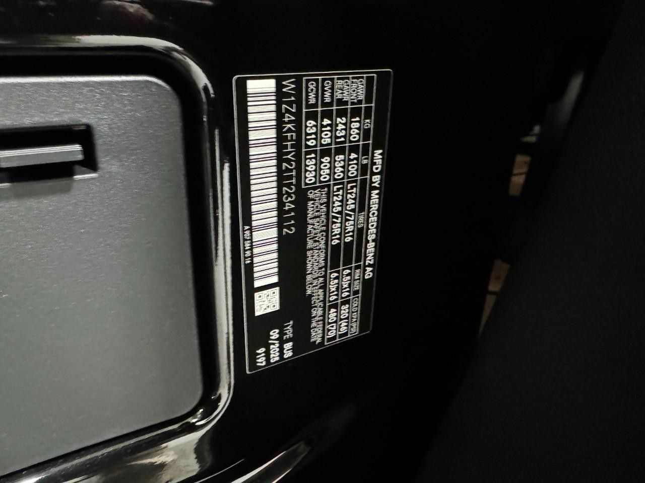 Mercedes-Benz Sprinter Passenger Van Vehicle Full-screen Gallery Image 35