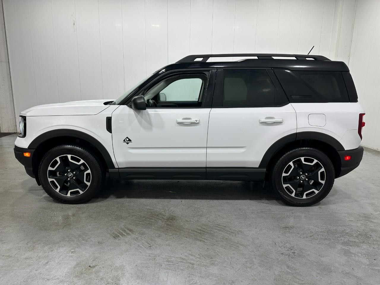 Ford Bronco Sport Vehicle Full-screen Gallery Image 02