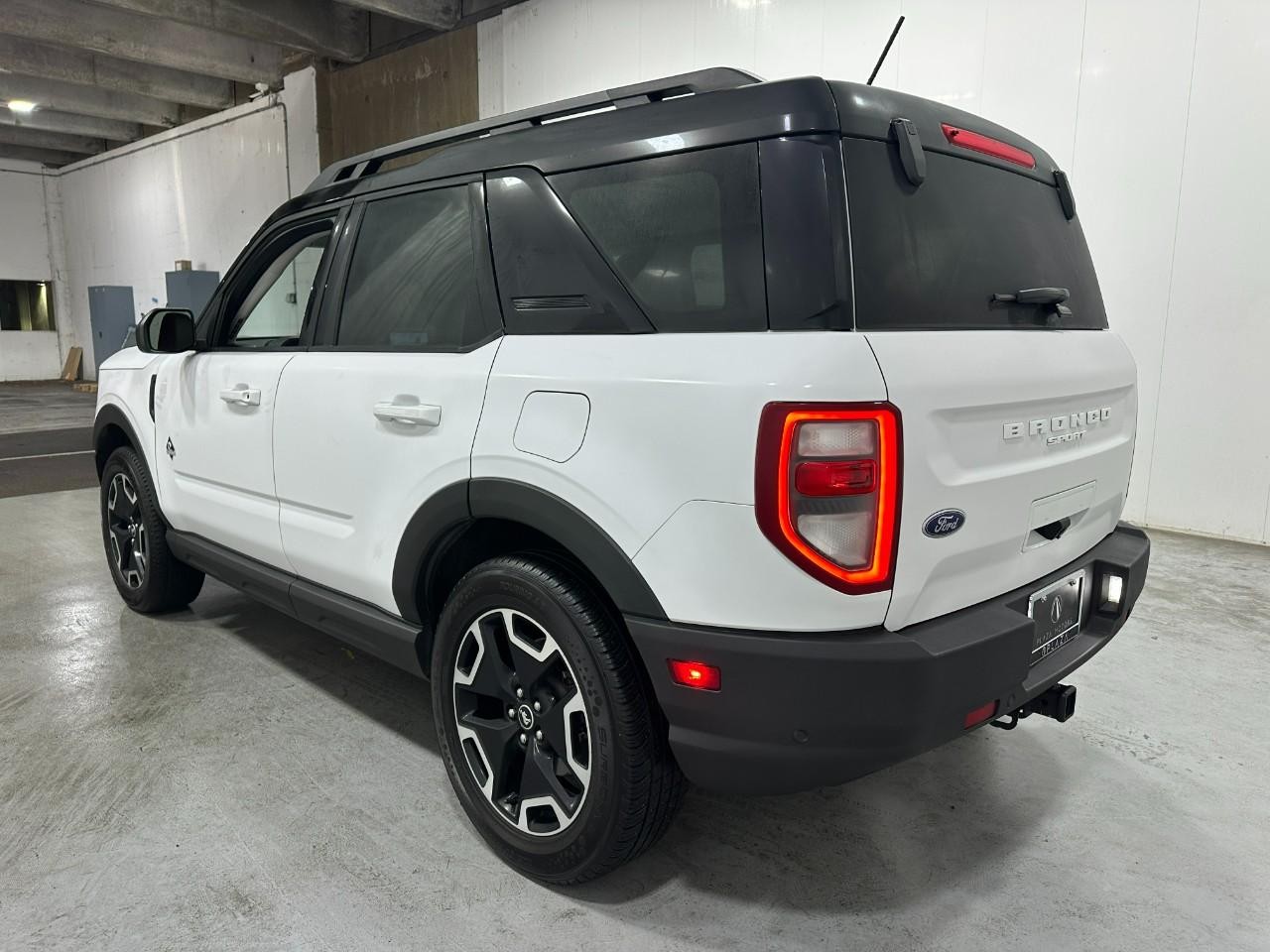 Ford Bronco Sport Vehicle Full-screen Gallery Image 03