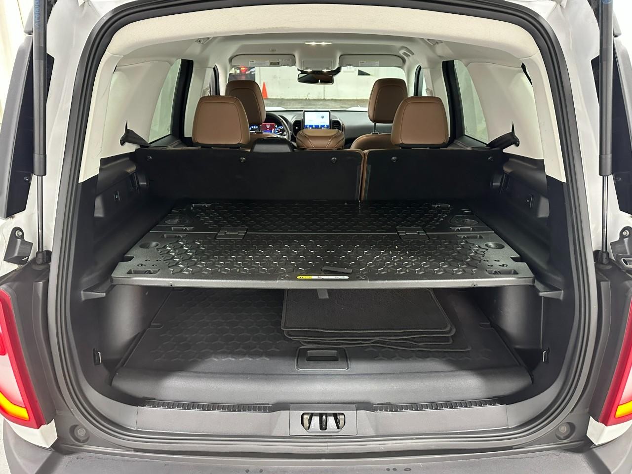 Ford Bronco Sport Vehicle Full-screen Gallery Image 05