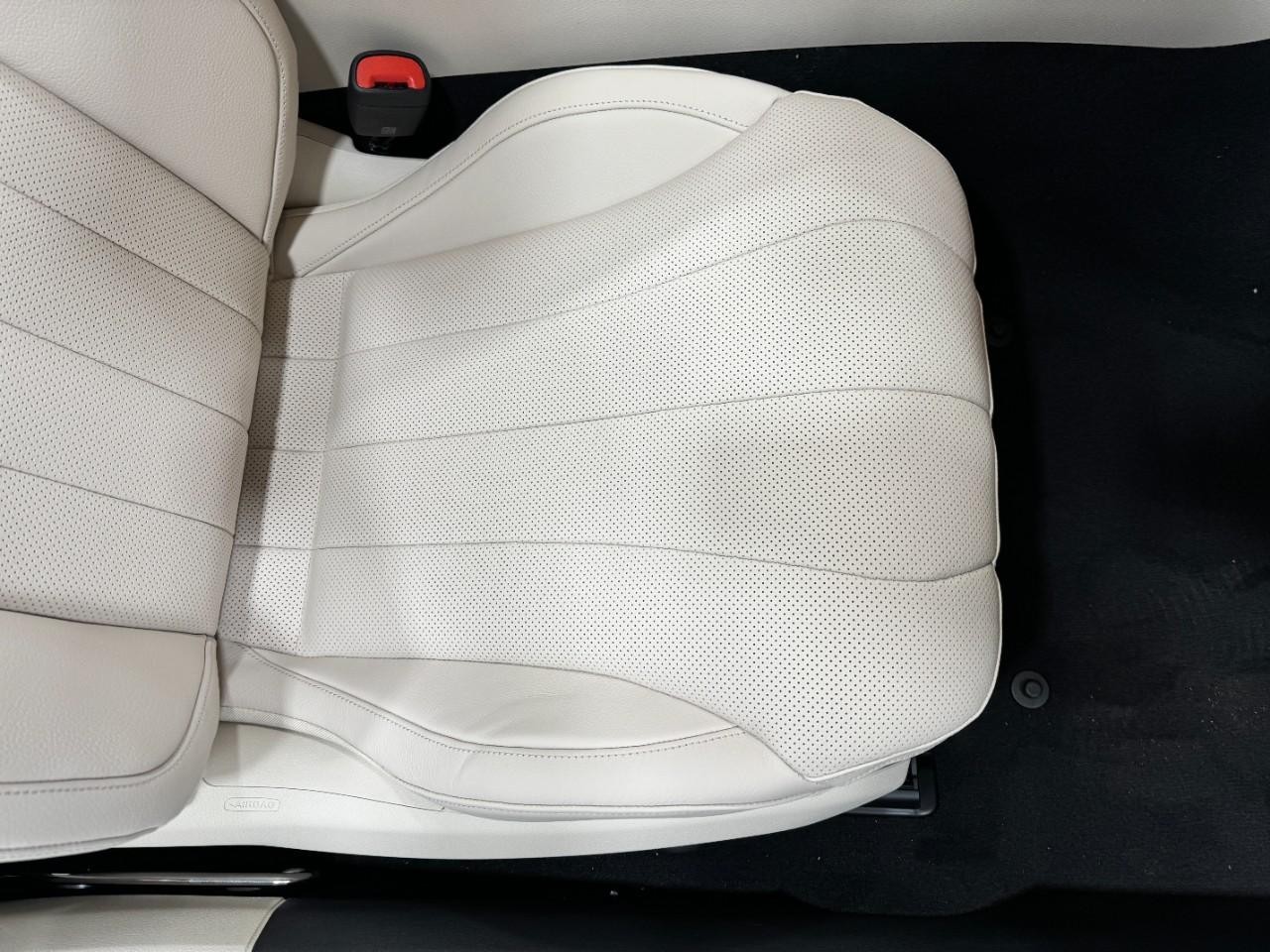 Mercedes-Benz CLE Vehicle Full-screen Gallery Image 16