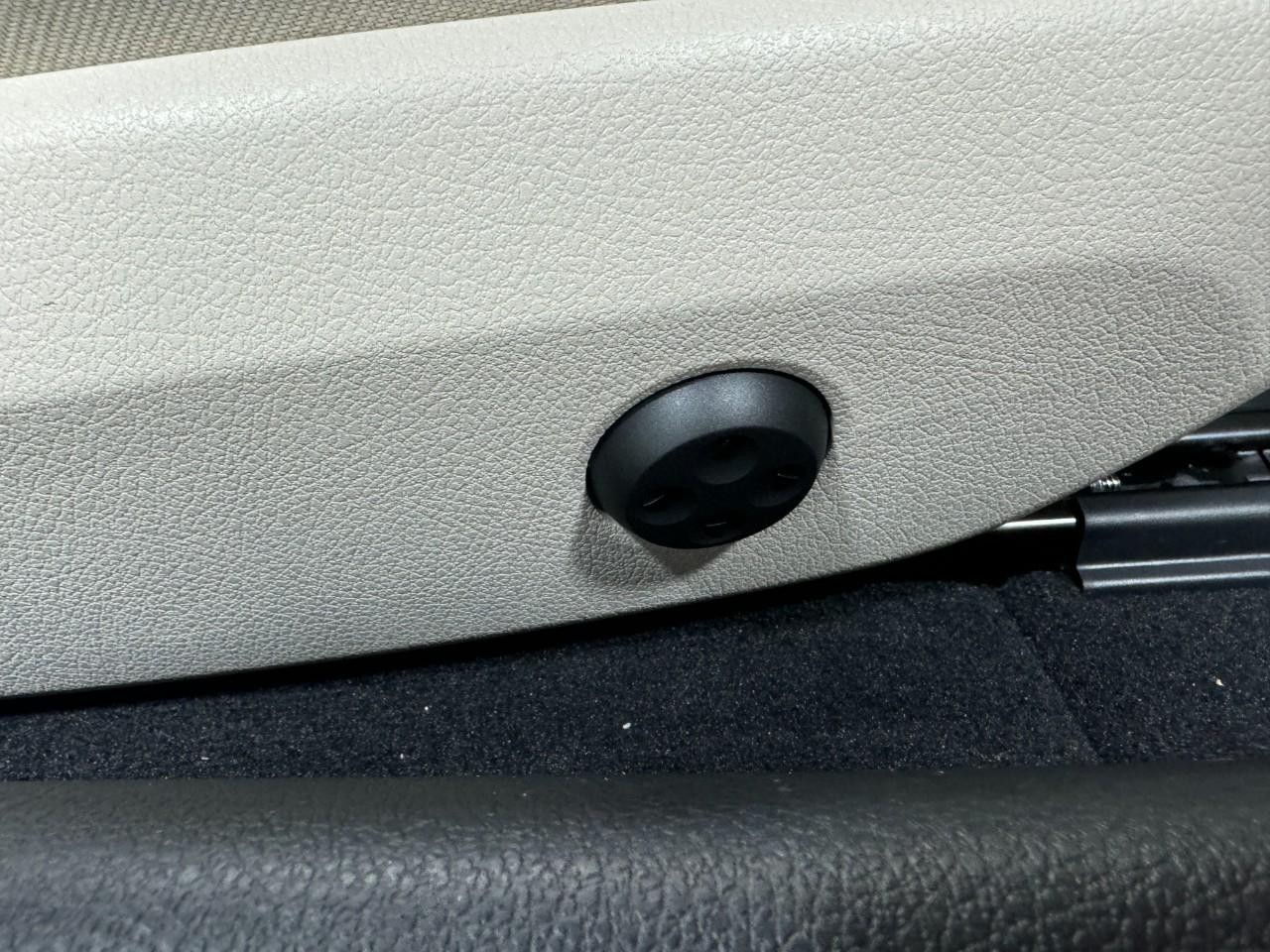 Mercedes-Benz CLE Vehicle Full-screen Gallery Image 17