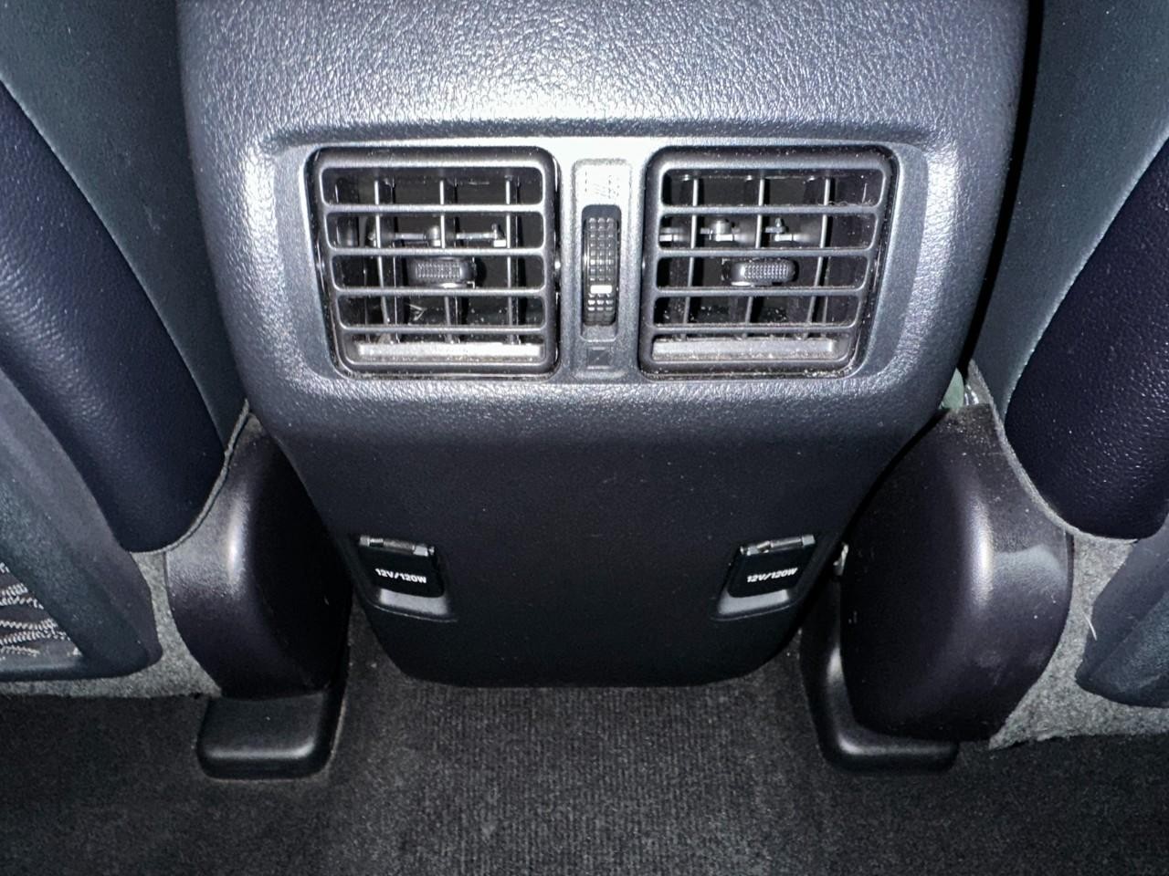 Toyota 4Runner Vehicle Full-screen Gallery Image 13