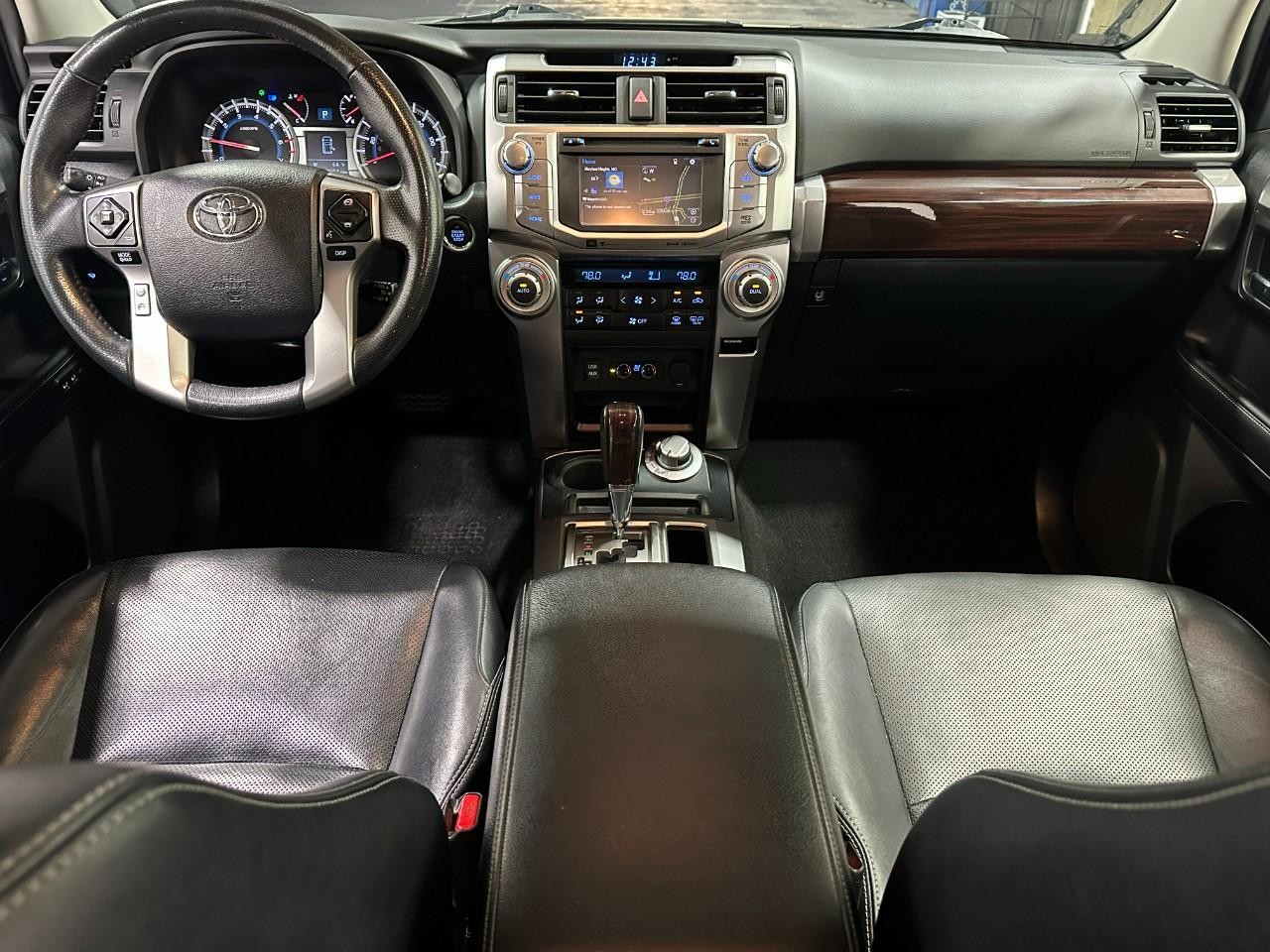 Toyota 4Runner Vehicle Full-screen Gallery Image 14