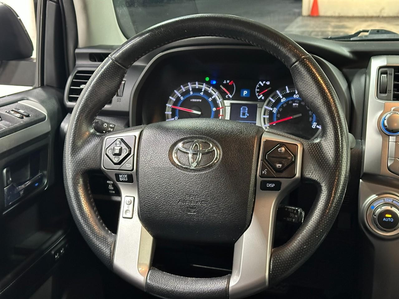 Toyota 4Runner Vehicle Full-screen Gallery Image 15