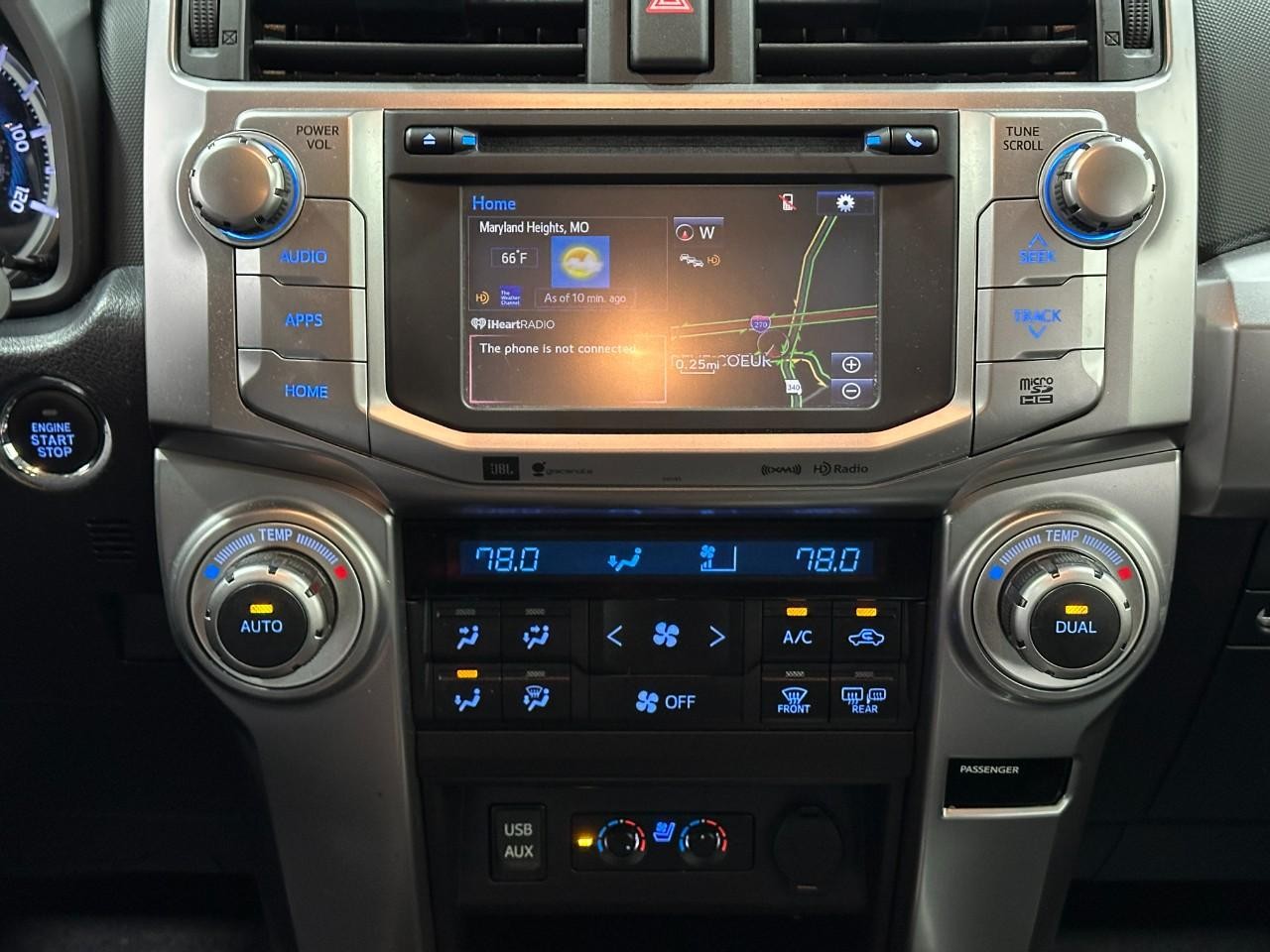 Toyota 4Runner Vehicle Full-screen Gallery Image 16