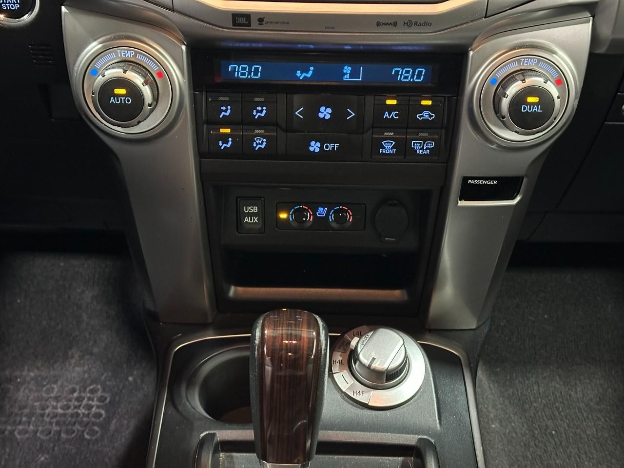 Toyota 4Runner Vehicle Full-screen Gallery Image 17