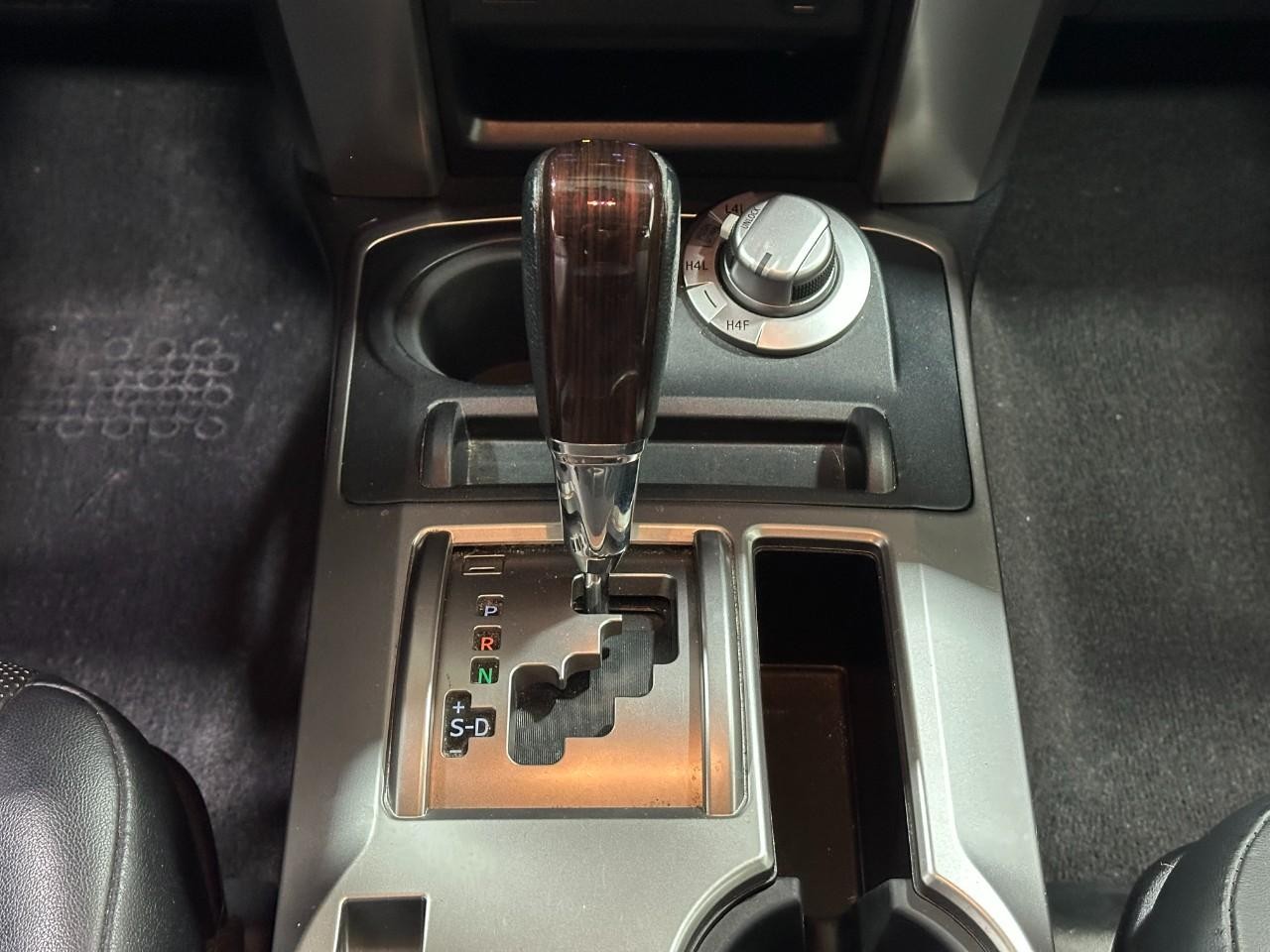 Toyota 4Runner Vehicle Full-screen Gallery Image 18