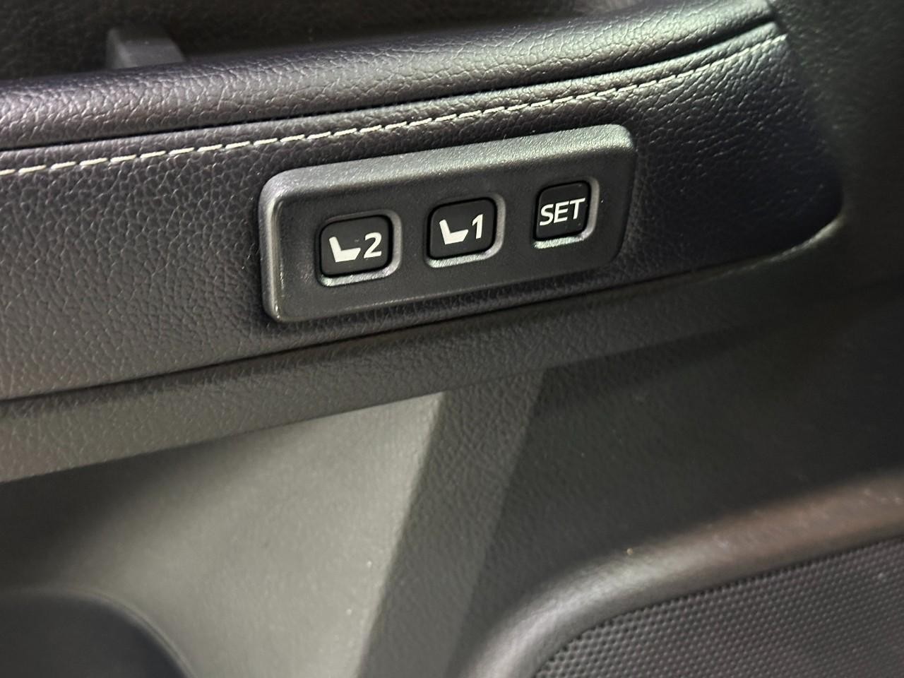 Toyota 4Runner Vehicle Full-screen Gallery Image 23