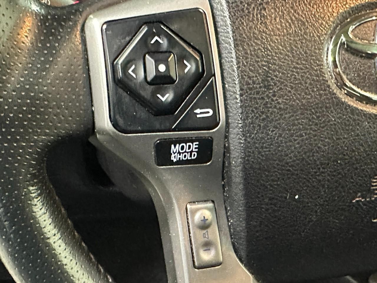 Toyota 4Runner Vehicle Full-screen Gallery Image 27