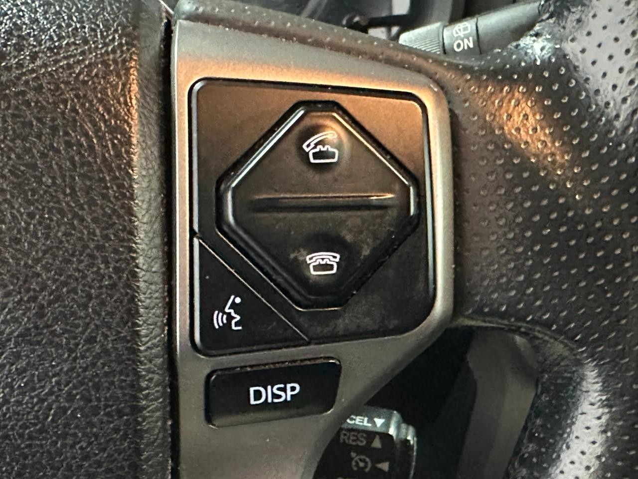 Toyota 4Runner Vehicle Full-screen Gallery Image 28