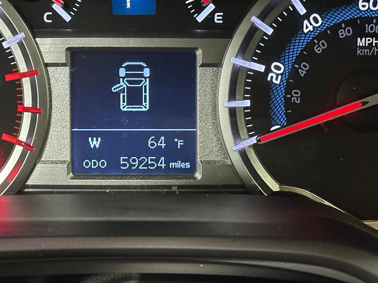 Toyota 4Runner Vehicle Full-screen Gallery Image 29