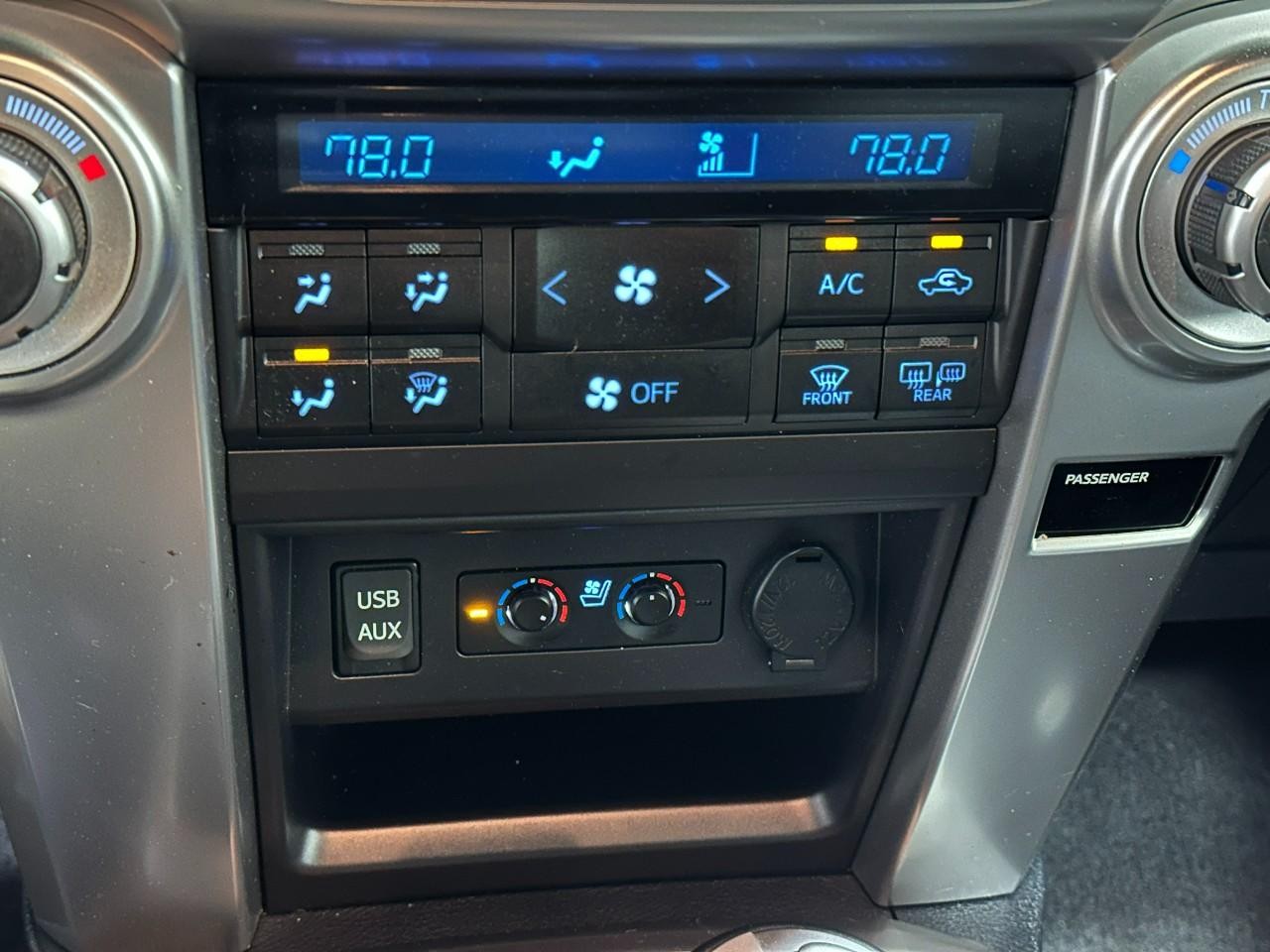 Toyota 4Runner Vehicle Full-screen Gallery Image 31