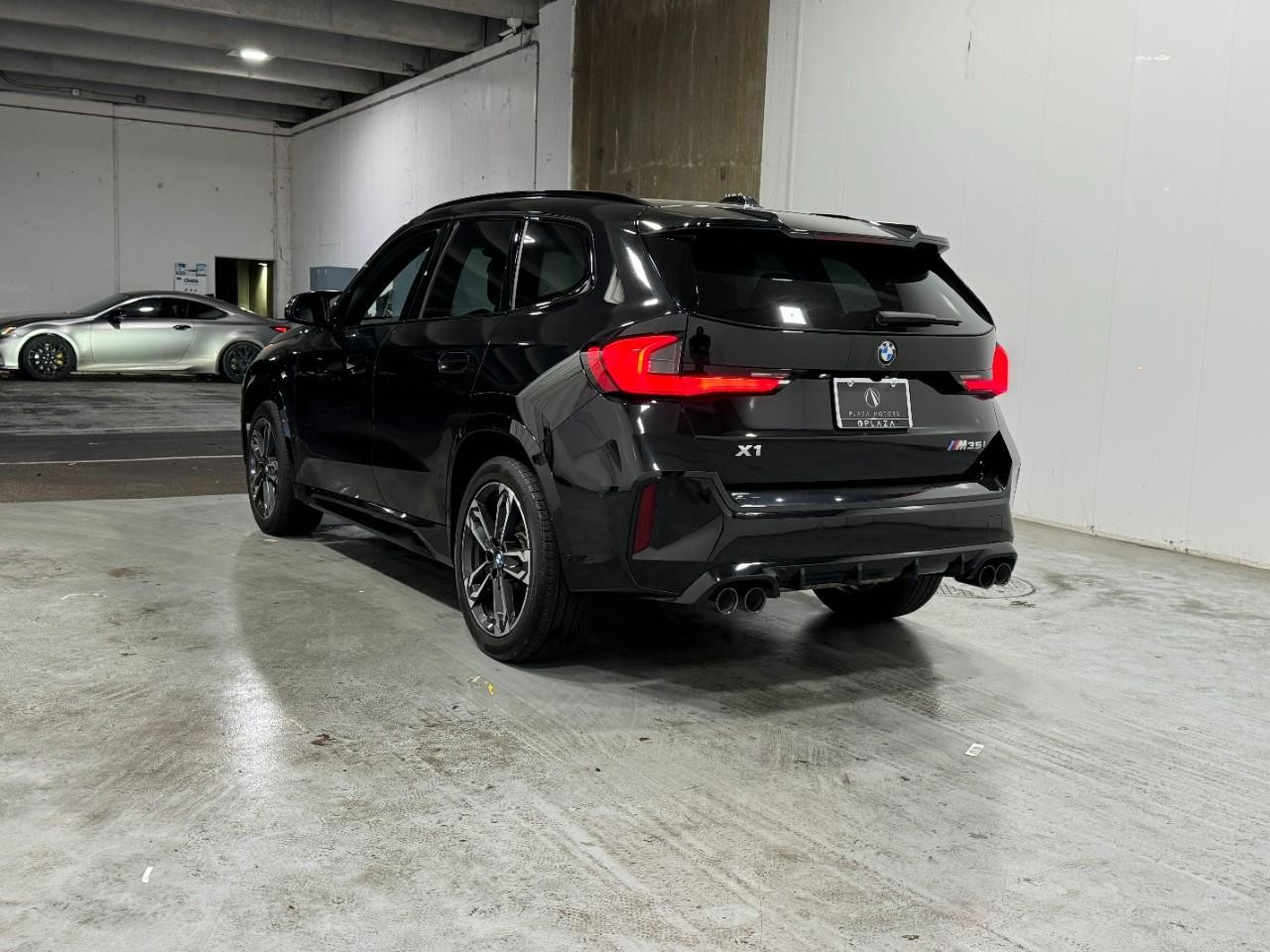 BMW X1 Vehicle Full-screen Gallery Image 03