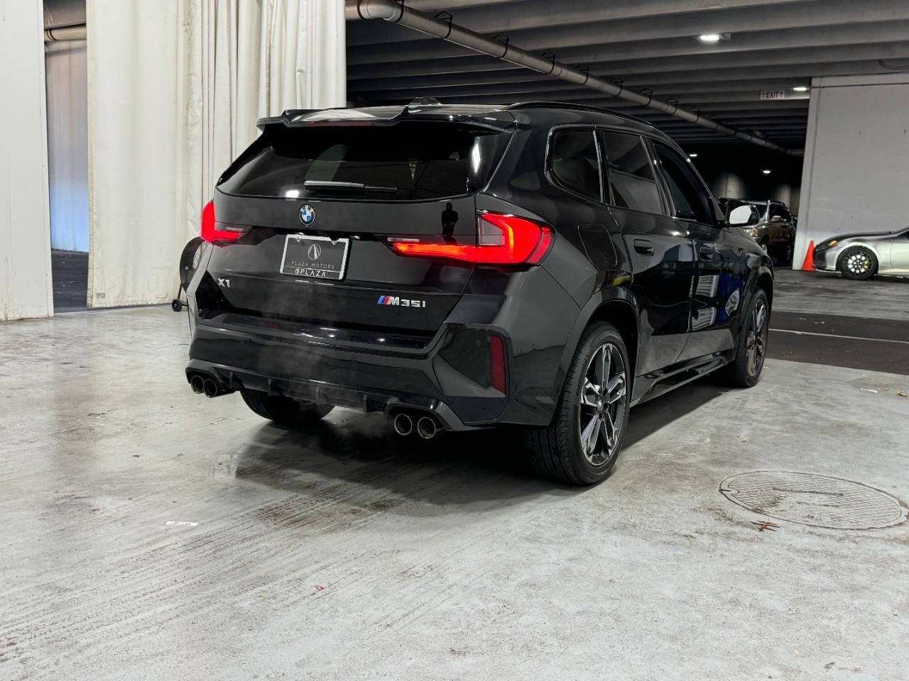 BMW X1 Vehicle Full-screen Gallery Image 04