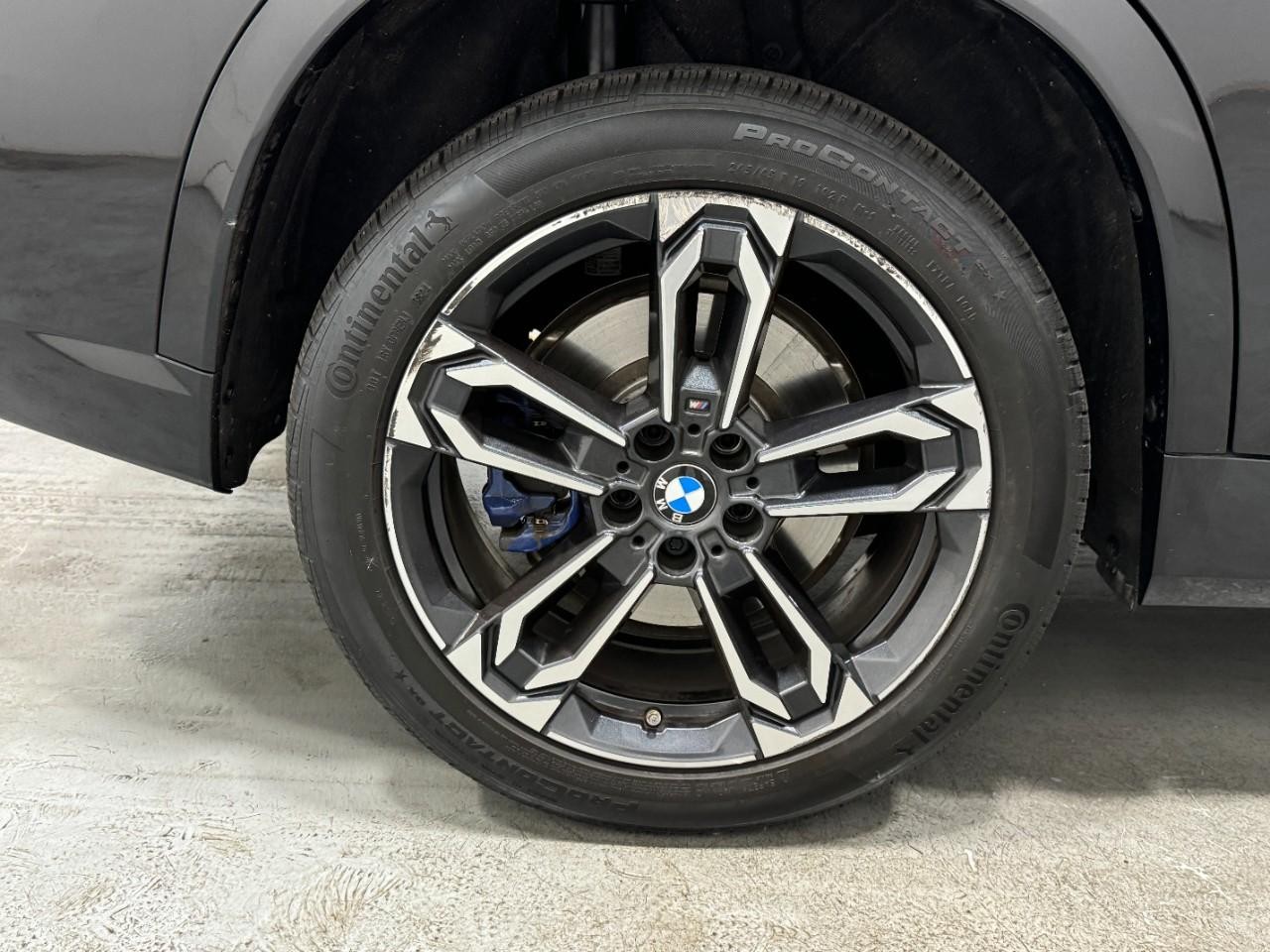 BMW X1 Vehicle Full-screen Gallery Image 05