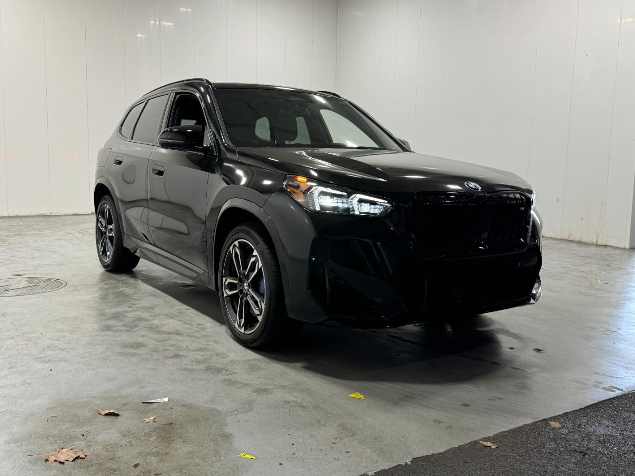 BMW X1 Vehicle Full-screen Gallery Image 06