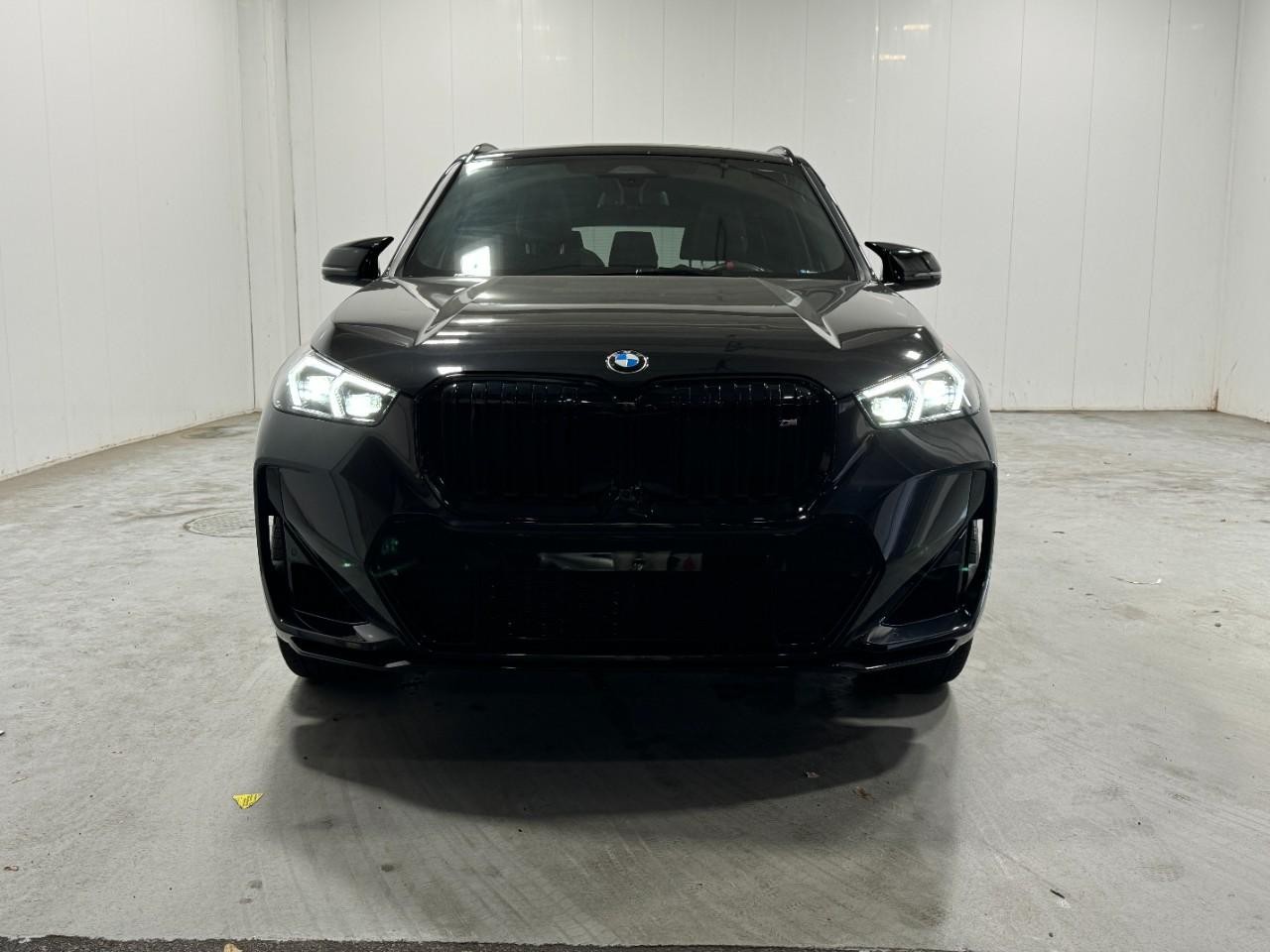 BMW X1 Vehicle Full-screen Gallery Image 07