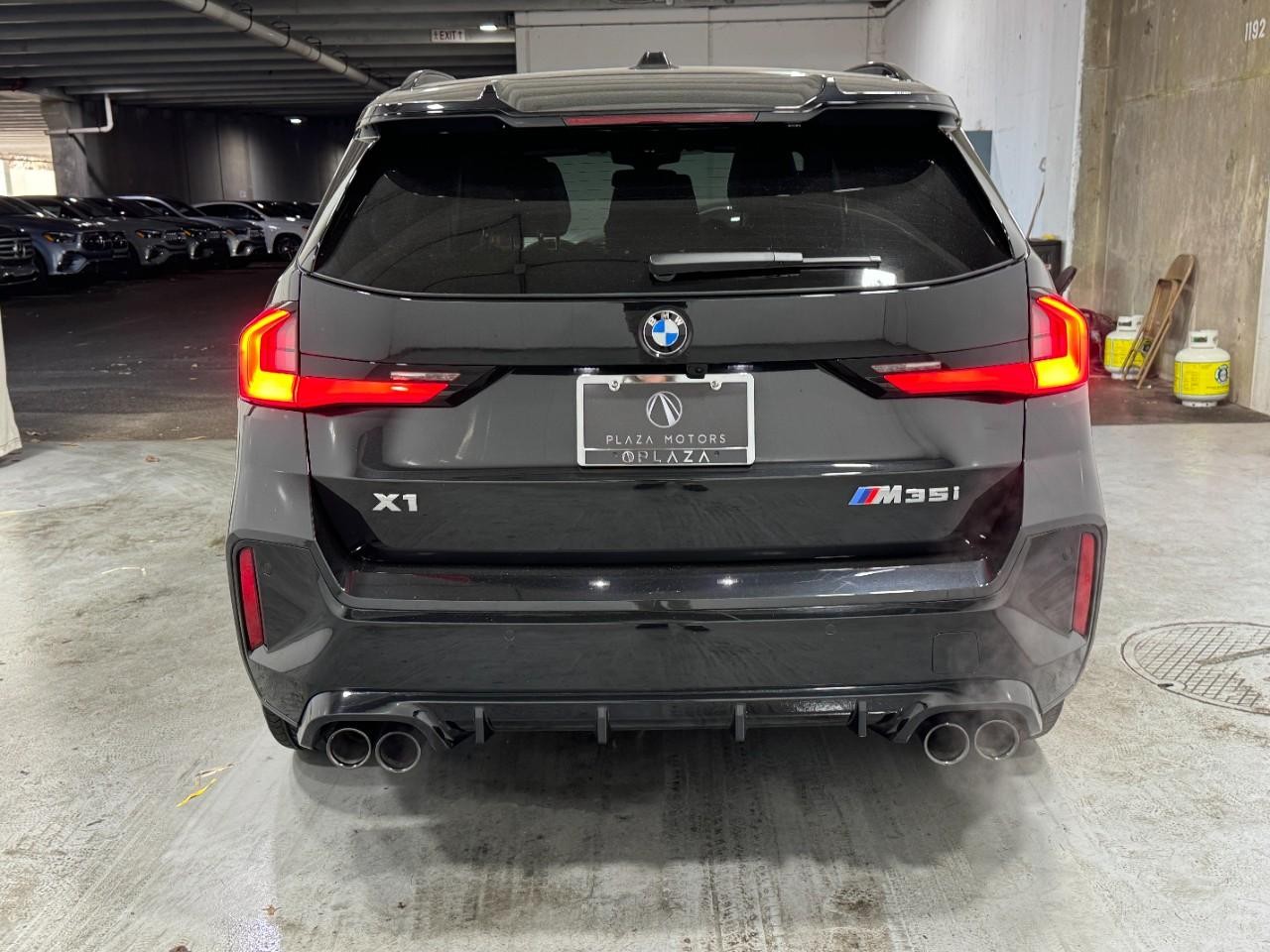 BMW X1 Vehicle Full-screen Gallery Image 09