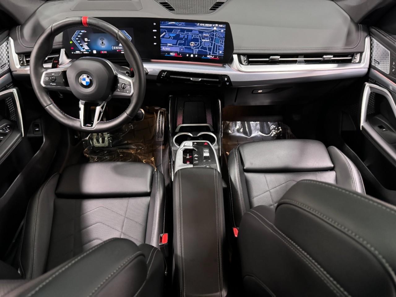 BMW X1 Vehicle Full-screen Gallery Image 12
