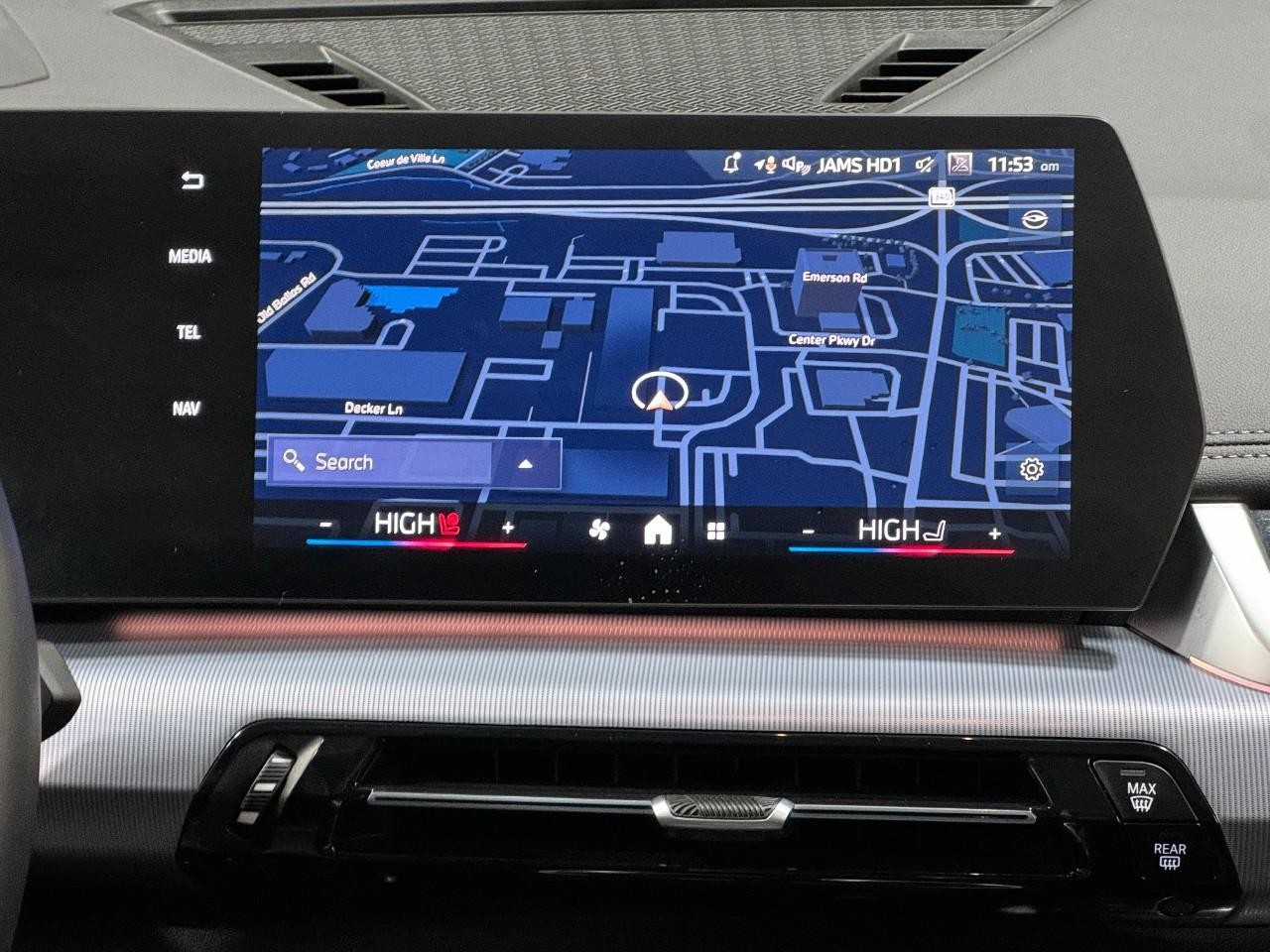 BMW X1 Vehicle Full-screen Gallery Image 14