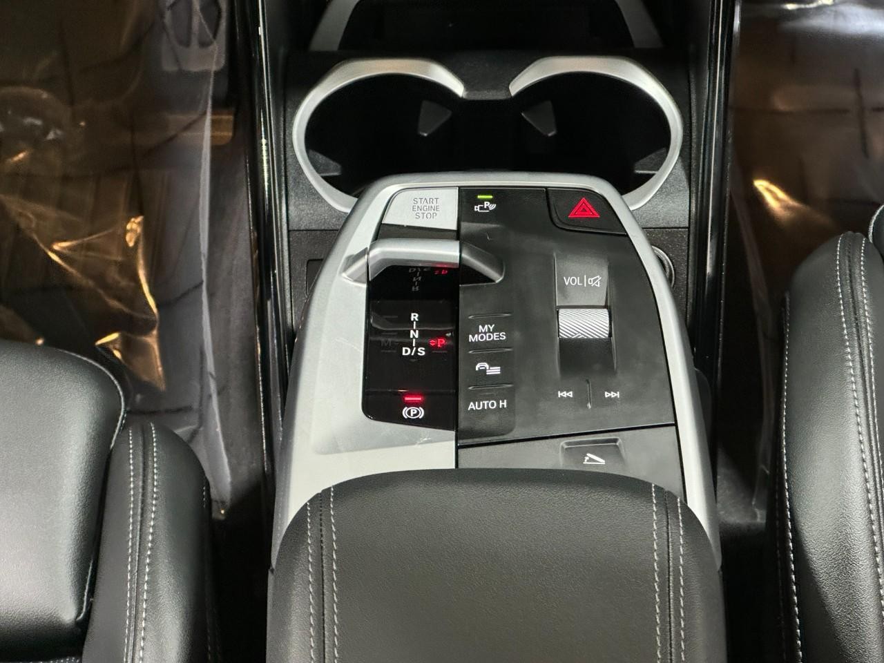 BMW X1 Vehicle Full-screen Gallery Image 15