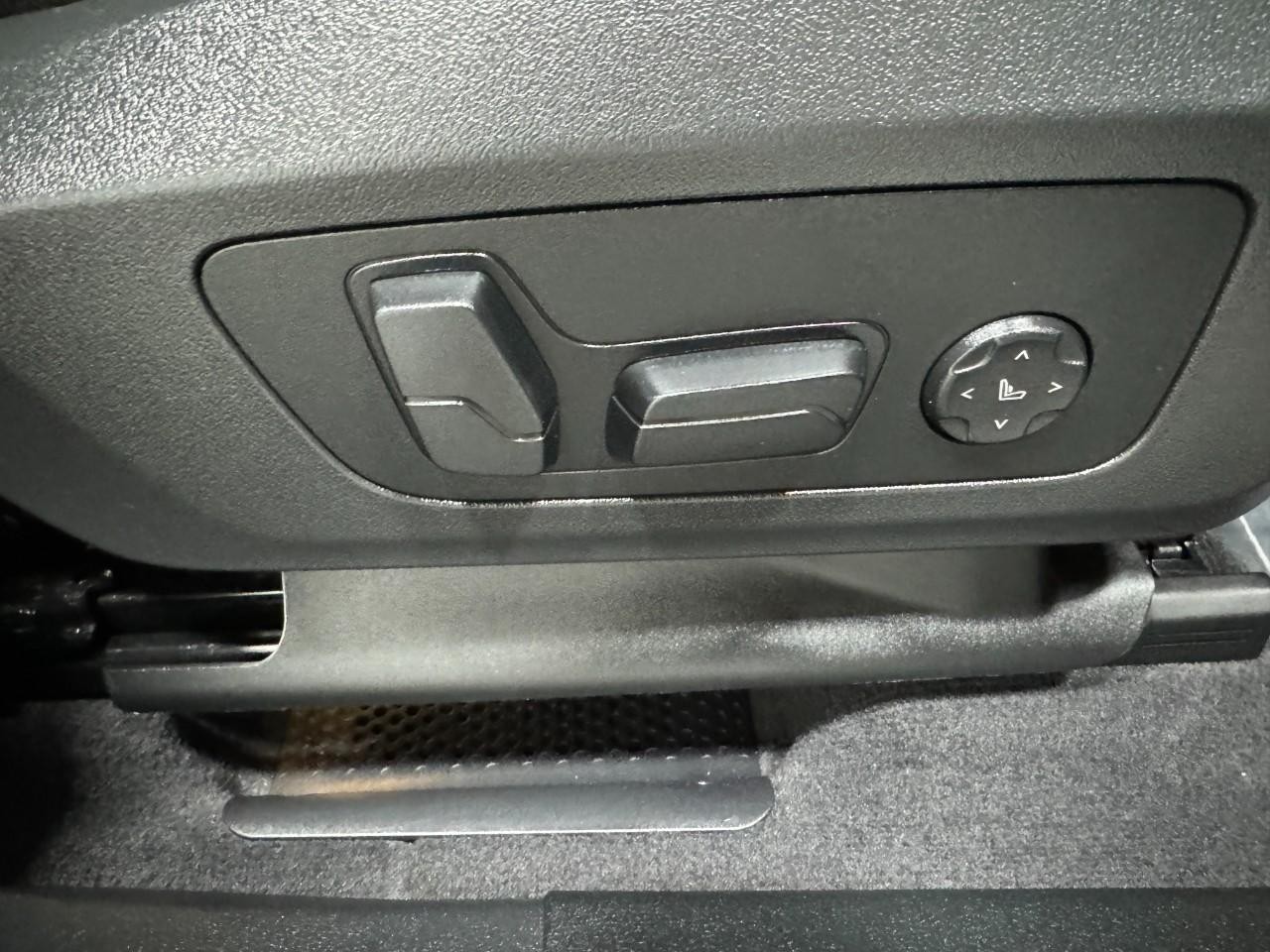 BMW X1 Vehicle Full-screen Gallery Image 19